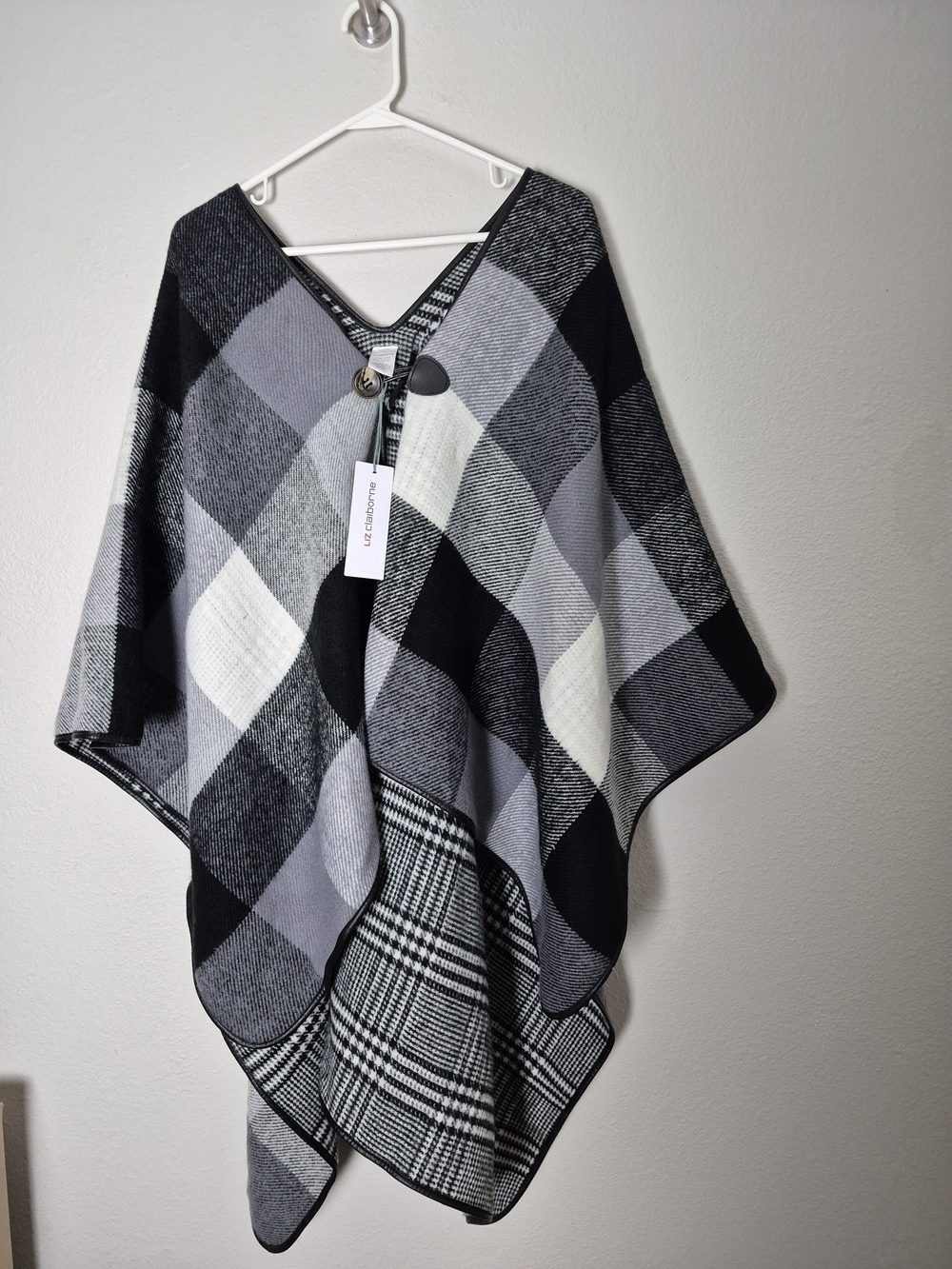 Liz Claiborne Black & Gray Plaid Poncho. New w/Tags! Size one size fits most!